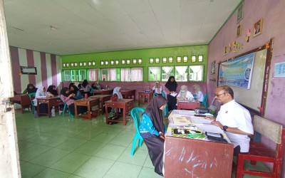 Siswa Kelas 7 MTsN 2 Mukomuko Ikuti Penjaringan dan Cek Kesehatan Gratis dari UPTD Puskemas Bukit Mulya